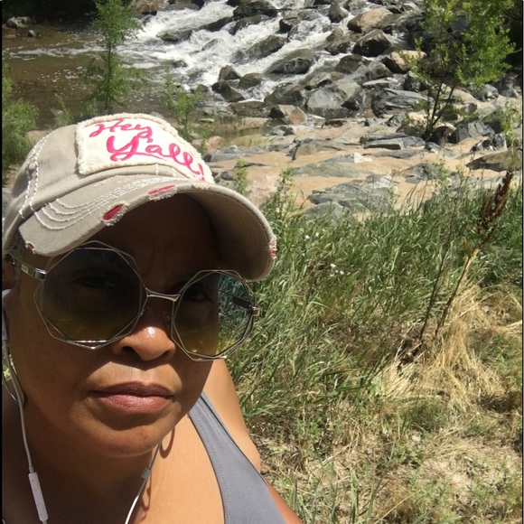 Meet your Posher, Pamela - Picture 1 of 1